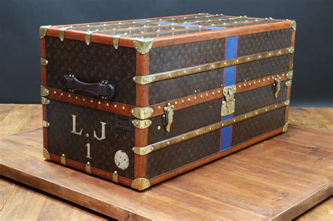 louis vuitton antique trunk appraisal|vintage louis vuitton wardrobe trunk.